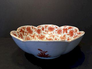 ANTIQUE Chinese Sacred Birds and Butterfly Large Bowl with Lobed Edge, Ca 1810. 9 1/2" diameter