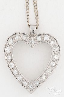 14K white gold necklace with heart-shaped pendant