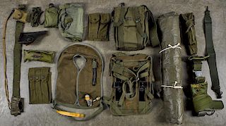 Group of Vietnam era military accessories, to include a bi-pod carrying case, ST-138/PRC-25 radio