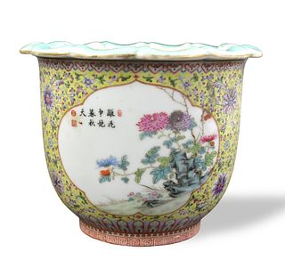 Chinese Famille Rose Planter, ROC Period