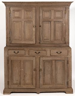 LARGE AMERICAN COLONIAL-STYLE FLATWALL CUPBOARD