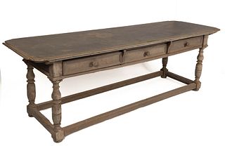 AMERICAN COLONIAL-STYLE STRETCHER-BASE TAVERN TABLE