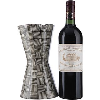 Château Margaux. Cosecha 2004. Grand Vin.Calificación 94 / 100. En estuche con jarra para decantar vinos de Talavera de la Reyna.
