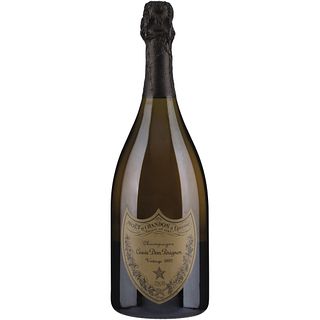 Cuvée Dom Pérignon. Vintage 1993. Champagne. Brut. En caja original. Calificación: 92 / 100.
