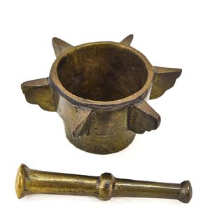 EARED MORTAR AND PESTLE IN BRONZE