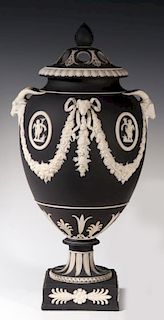 AN EARLY 19TH CENTURY 15-INCH WEDGWOOD BOLTED VASE