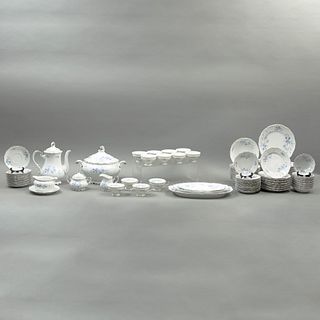 SERVICIO DE VAJILLA, ALEMANIA, SIGLO XX. Elaborado en porcelana blanca, Sellada Edelstein Bavaria Modelo Ocean Blue. 92 piezas.