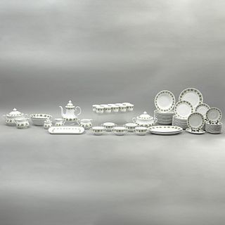 SERVICIO DE VAJILLA, ALEMANIA. SIGLO XX. Elaborada en porcelana blanca, sellada Winterling Bavaria, decoración vegetal. 98 piezas.
