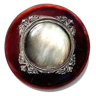 A division one pearl and horn button