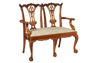CHIPPENDALE STYLE SETTEE