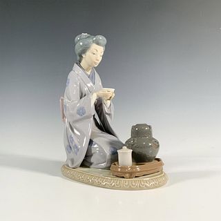 August Moon 1005122 - Lladro Porcelain Figurine