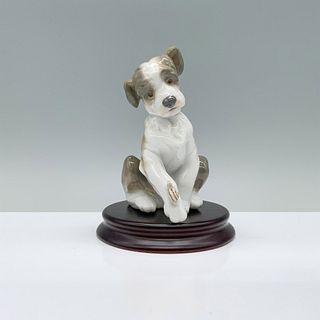 New Friend 1006211 - Lladro Porcelain Figurine with Base