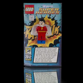 Lego DC Universe Super Heroes. Shazam, mini figura.  Figura exclusiva de SDCC, 2012.