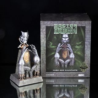 Doctor Doom Mask and Gauntlets. Marvel.  Sideshow Collectibles.Edición limitada 0320 / 1000. Esta pieza fue exclusiva de...