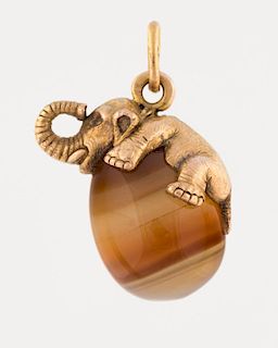 [FABERGE] A MINIATURE EGG PENDANT WITH A GOLD ELEPHANT CLIMBING A HARDSTONE EGG, MARKED KF IN CYRILLIC FOR KARL FABERGE, MOSC