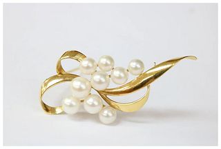 Vintage Mikimoto 18K Yellow Gold Akoya Pearls Brooch Pin