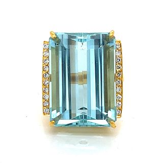 18K Yellow Gold Aquamarine & Diamond Ring