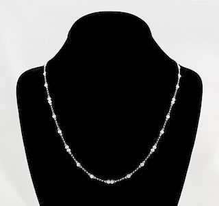 A WHITE GOLD AND DIAMOND CHAIN NECKLACE