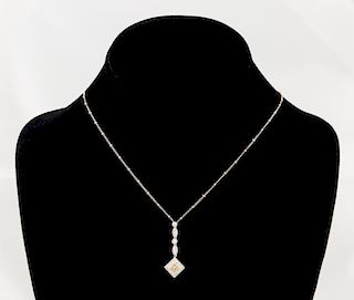 A TWO-TONE GOLD NECKLACE WITH A YELLOW DIAMOND PENDANT