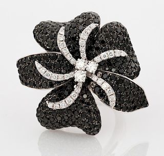 A CHANEL-STYLE FLOWER RING WITH BLACK AND WHITE DIAMONDS