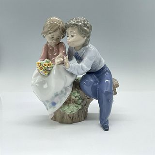 Just a Little Kiss 1005701 - Lladro Porcelain Figurine
