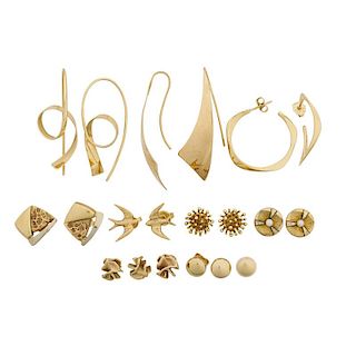 COLLECTION OF ARTISANAL YELLOW GOLD EARRINGS & STUDS