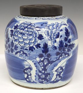 CHINESE BLUE & WHITE PORCELAIN LIDDED GINGER JAR
