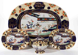 ENGLISH MASON'S IRONSTONE GAUDY-DECORATED CHINESE WALL MOTIF TABLE ARTICLES, LOT OF FOUR