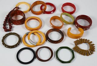 Collection of 21 Pieces of Vintage Bakelite Jewelry