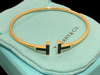 Tiffany T Black Onyx Wire Bracelet in 18K Yellow Gold