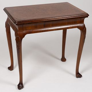 BAKER FOR COLONIAL WILLIAMSBURG QUEEN ANNE-STYLE SIDE TABLE