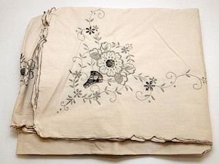LINEN TABLECLOTH W/ EMBROIDERY AND OPENWORK