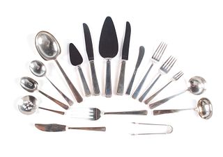 LUNT STERLING SILVER FLATWARE IN THE MODERN CLASSIC PATTERN