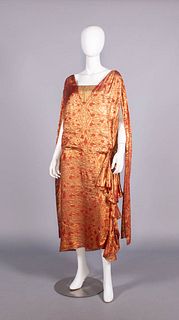 GOLD LAME’ SILK EVENING DRESS, c. 1925