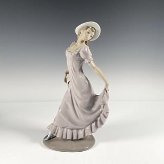 Nao by A Dancing Woman 764 - Lladro Porcelain Figurine
