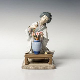 Oriental Girl 1004840 - Lladro Porcelain Figurine