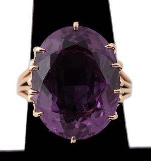 LARGE AMETHYST AND 14K YELLOW GOLD RING