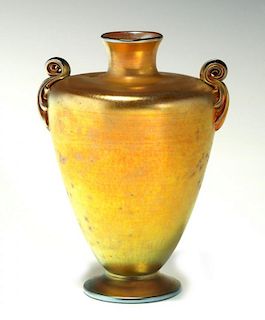 A TIFFANY GOLD FAVRILE VASE OF CLASSICAL FORM