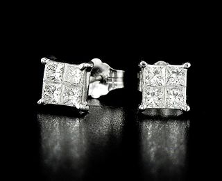 18kt White Gold 0.8ctw Diamond Earrings