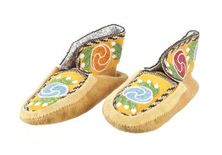 Mid 20th C. First Nations Beaded Men's Moccasins