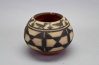 Robert Jenario Santa Domingo NM Pottery Vase