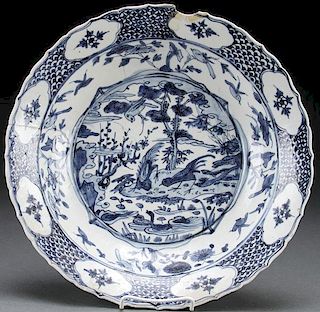 CHINESE MING DYNASTY BLUE WHITE PORCELAIN CHARGER