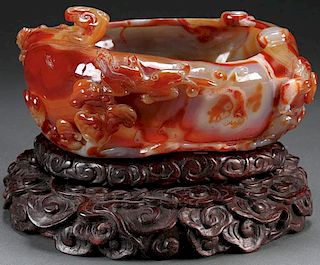 A LARGE AND IMPRESSIVE CHINESE CARVED AGATE COUPE