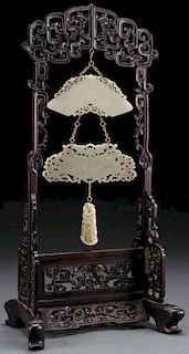 A FINE CHINESE HANGING WHITE JADE CHIME ORNAMENT