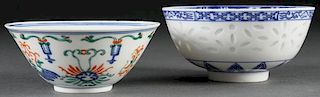 A PAIR OF CHINESE PORCELAIN VESSELS