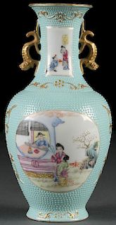 A CHINESE FAMILLE ROSE SCENIC PORCELAIN VASE