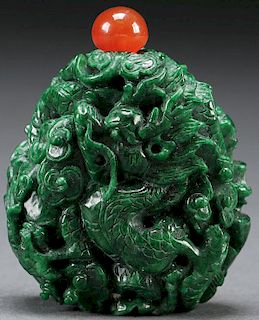 A FINE CHINESE CARVED GREEN JADEITE SNUFF BOTTLE