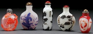 5 CHINESE CAMEO CARVED PEKING GLASS SNUFF BOTTLES