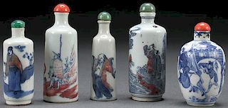 FIVE CHINESE BLUE WHITE PORCELAIN SNUFF BOTTLES