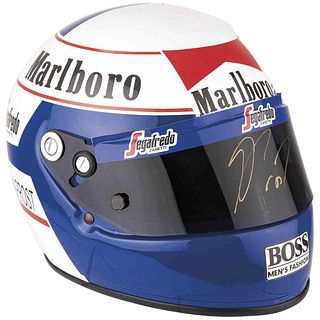 ALAIN PROST DISPLAY HELMET MCLAREN MARLBORO. Con la firma de Alain Prost en la visera, casco edición Homenaje 1985.